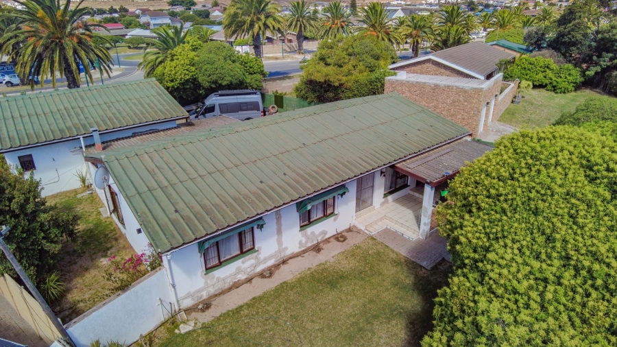 3 Bedroom Property for Sale in Middedorp Western Cape